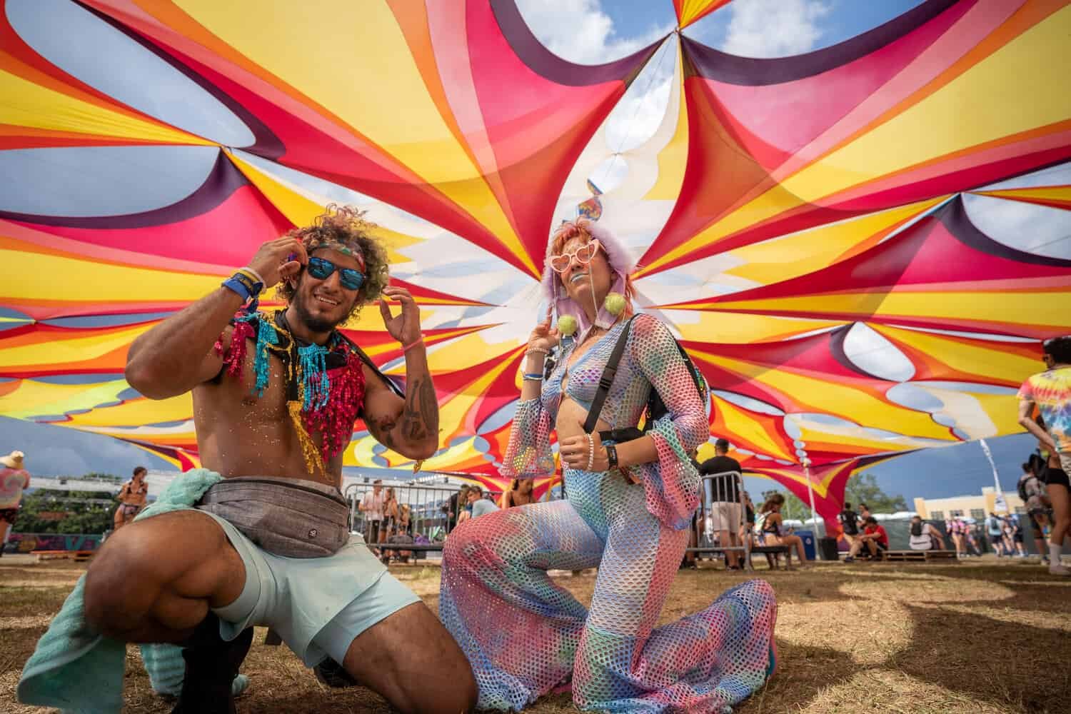 9 Tips For How To Meet New People At Music Festivals 7 Compliment Outfits / Talk About Music - 9 Tips For How To Meet New People At Music Festivals