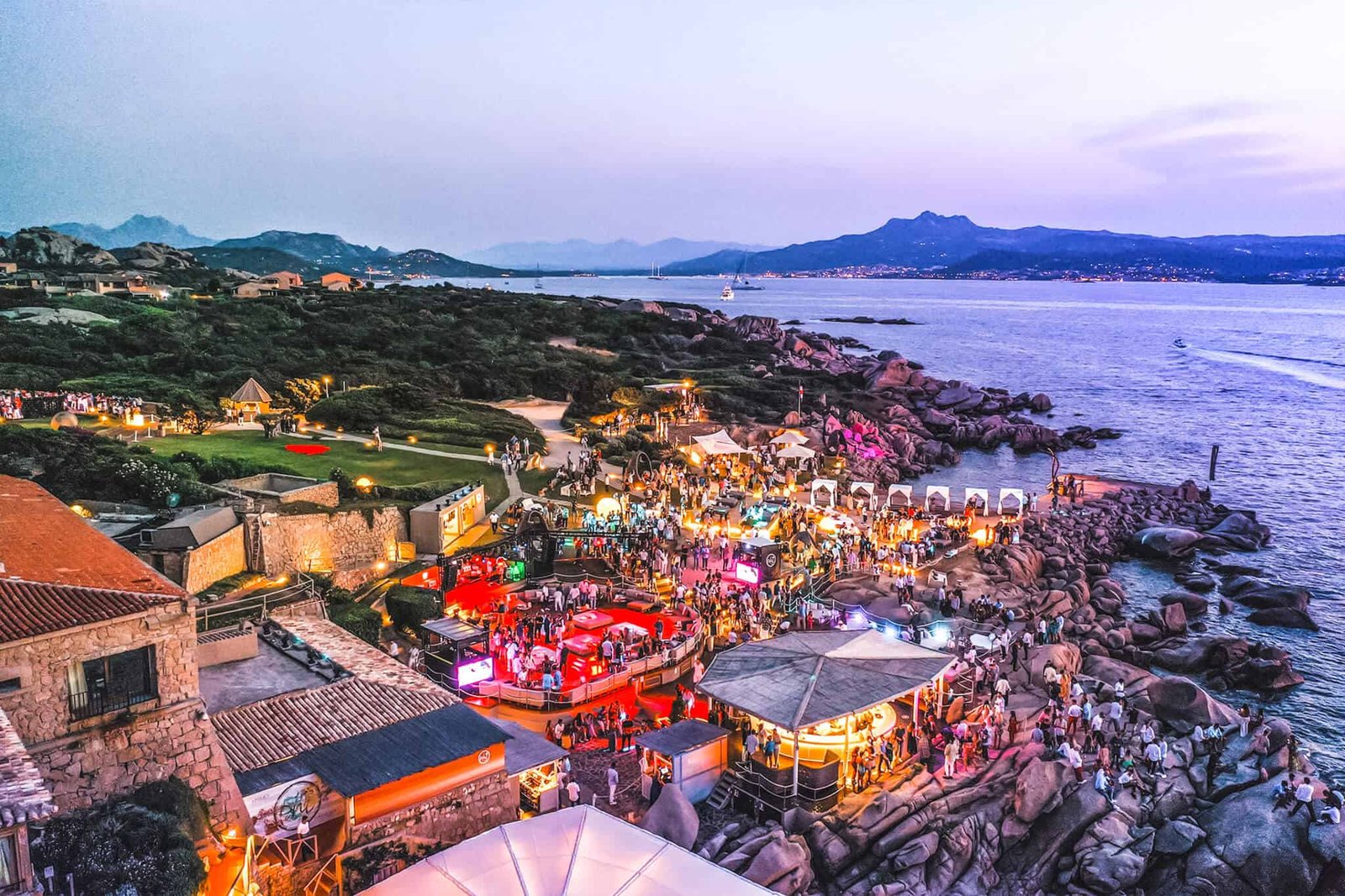 Top 5 Beach Clubs in The World