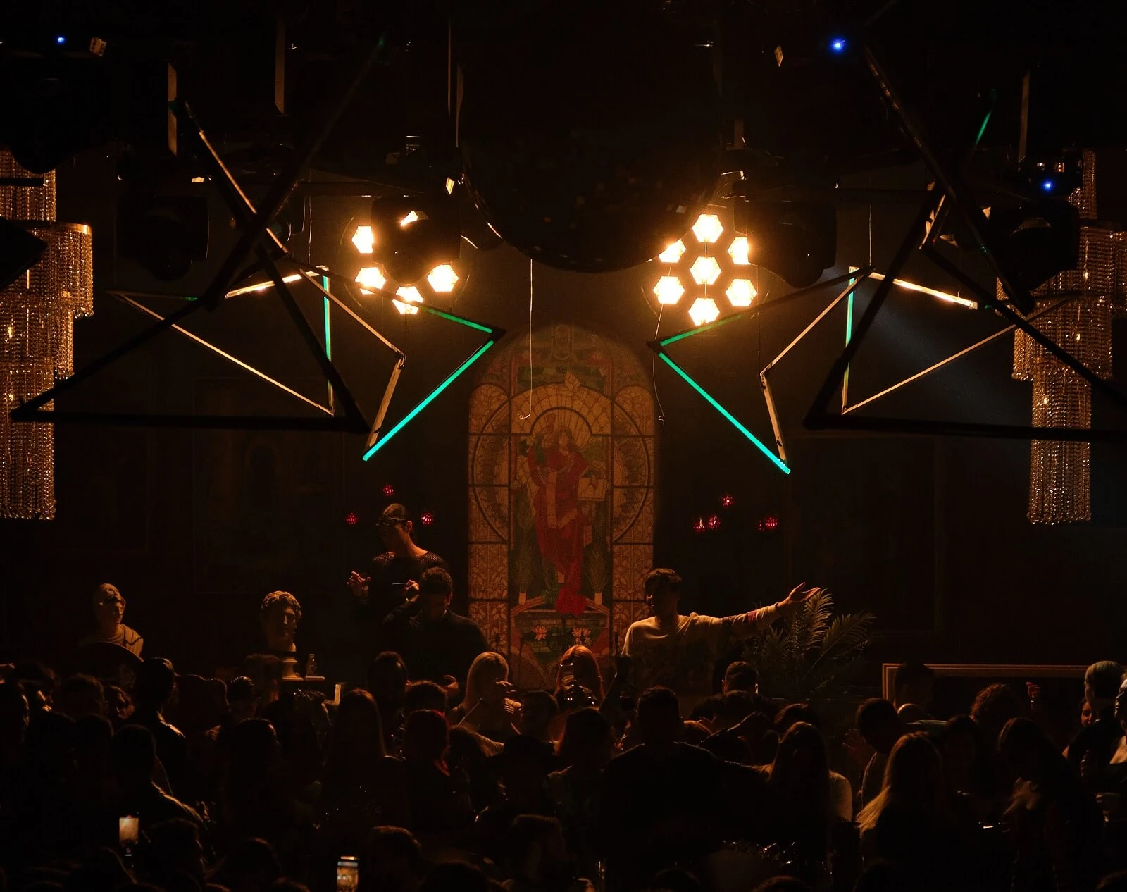 Best Techno Clubs in Istanbul 4 Klein Harbiye: a Sophisticated Blend of Music and Dining