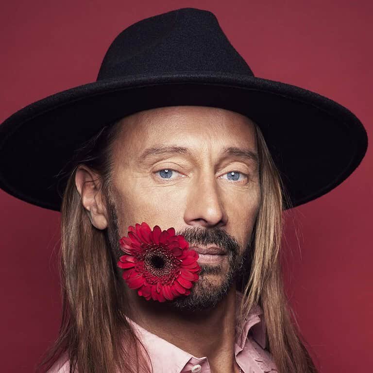 Bob Sinclar Reveals Concerns Regarding Phones at Sets 18 Bob Sinclar Reveals Concerns Regarding Phones at Sets