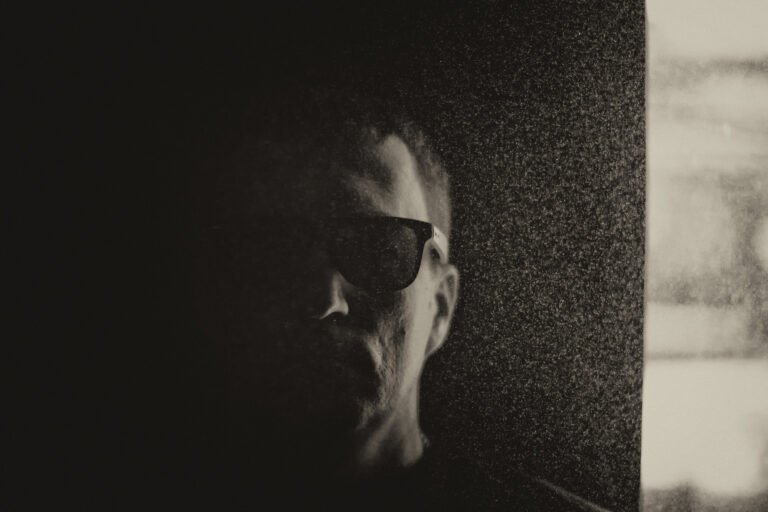 Botar Makes His Adesso Music Debut With Hypnotic New Single: "Walking Shadows" 12 Botar Makes His Adesso Music Debut With Hypnotic New Single: "Walking Shadows"