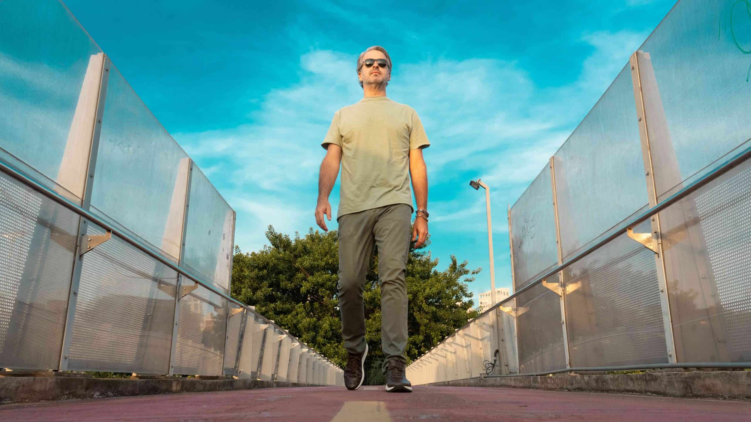 BRVNOV Explores Sonic Storytelling With “Cinematic” on Tune City