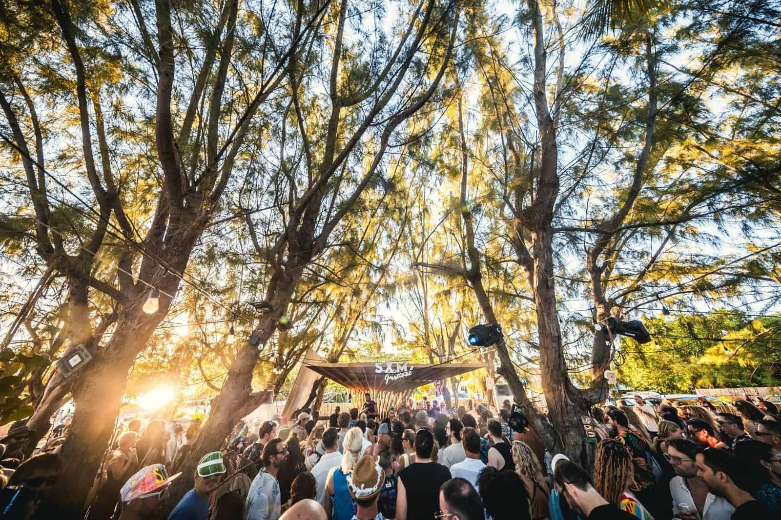 Lee Burridge sunrise set at Bamboo Beach during SXM Festival 2026, Saint Martin