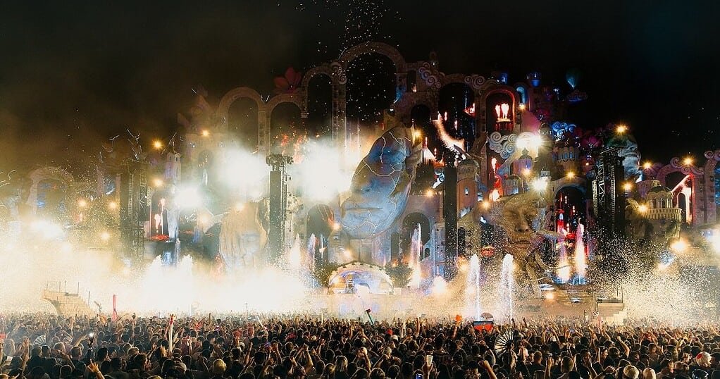 Tomorrowland 2026 Consciencia Mainstage lit up at night in front of the crowd in Boom, Belgium Tomorrowland 2026 Consciencia Mainstage lit up at night in front of the crowd in Boom, Belgium