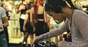 A female techno DJ on the decks at HARD Summer 2026, one of the hottest female DJs on the Los Angeles festival bill A female techno DJ on the decks at HARD Summer 2026, one of the hottest female DJs on the Los Angeles festival bill