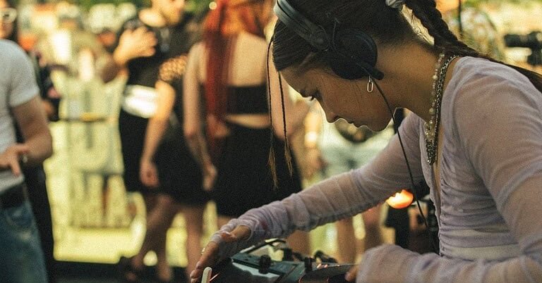 A female techno DJ on the decks at HARD Summer 2026, one of the hottest female DJs on the Los Angeles festival bill A female techno DJ on the decks at HARD Summer 2026, one of the hottest female DJs on the Los Angeles festival bill