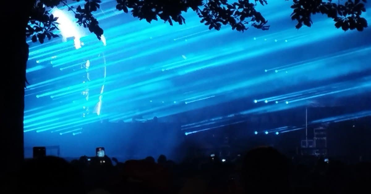 Blue lasers over the crowd at a Charlotte de Witte show, ahead of Top 100 DJs LIVE 2026 at [UNVRS] Ibiza