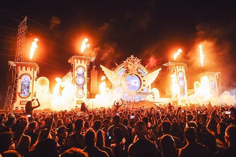 dangerous goods xxl festival sydney main stage flames