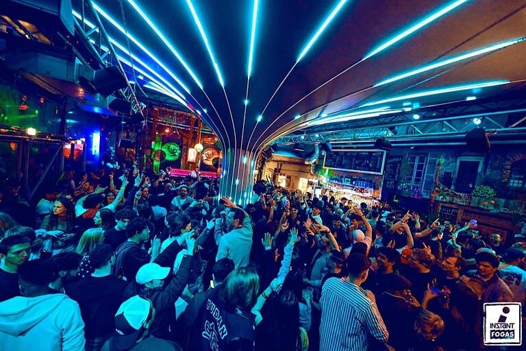 Instant-Fogas, Budapest