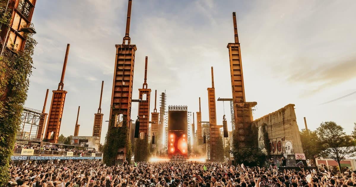 Kappa FuturFestival 2027 at Parco Dora, Turin: crowd under the steel towers Kappa FuturFestival 2027 at Parco Dora, Turin: crowd under the steel towers