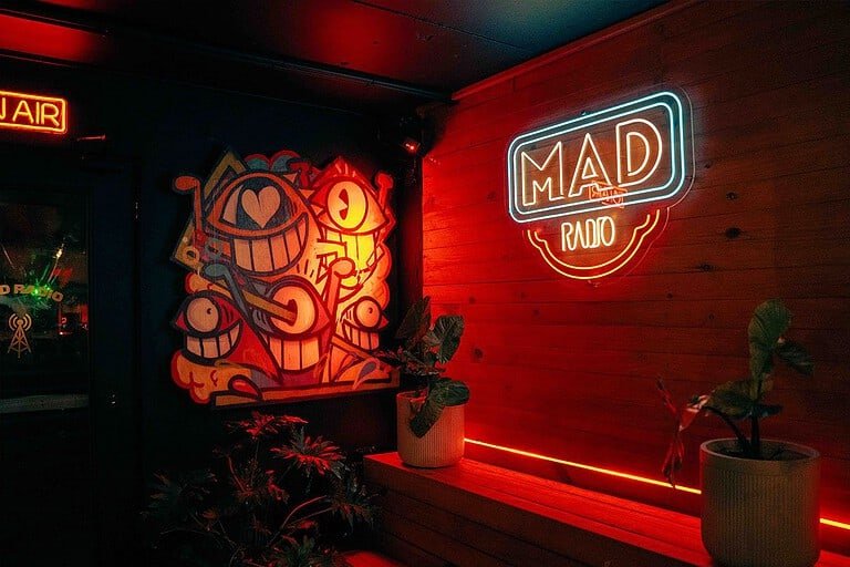 Mad Radio, Miami