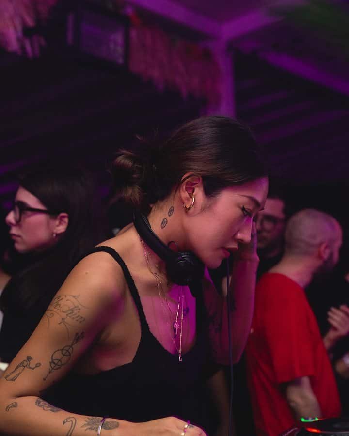 Highest-Paid Female Techno DJs 2026: Amelie Lens, Charlotte de Witte and 12 More 3 Peggy Gou mixing in a crowded club booth in Naples